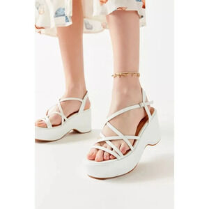 Urban Outfitters Lizzy Strappy Platform Sandal Size 8